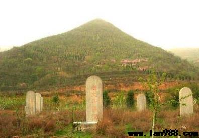 坟墓建在山顶优势水大凶，后世子孙受难多多