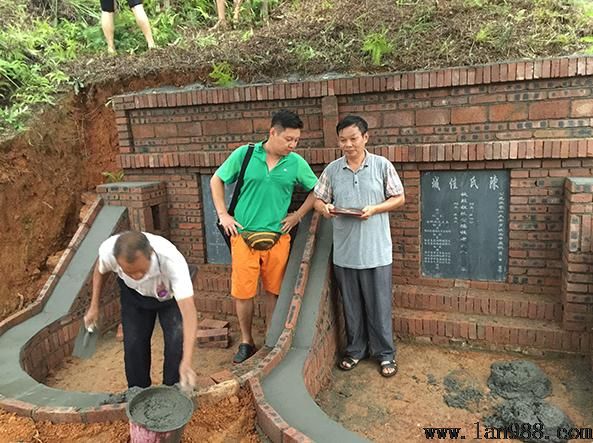 看阴宅风水案例现场祖墓迁从葬重建