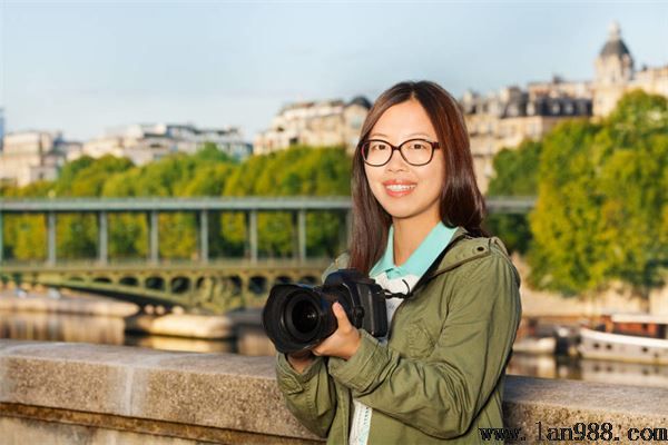 女孩眼四周破相命好